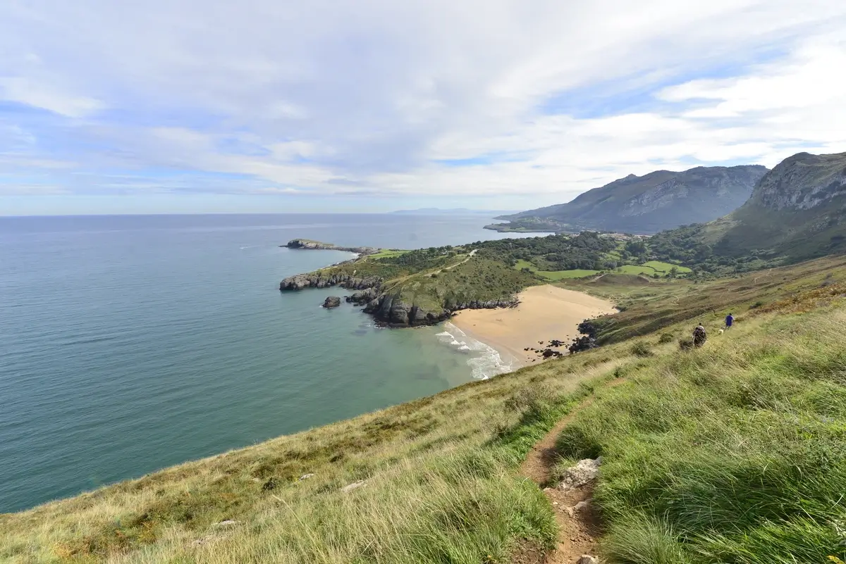 Camino de Santiago del Norte a su paso por Arnuero, Cantabria
